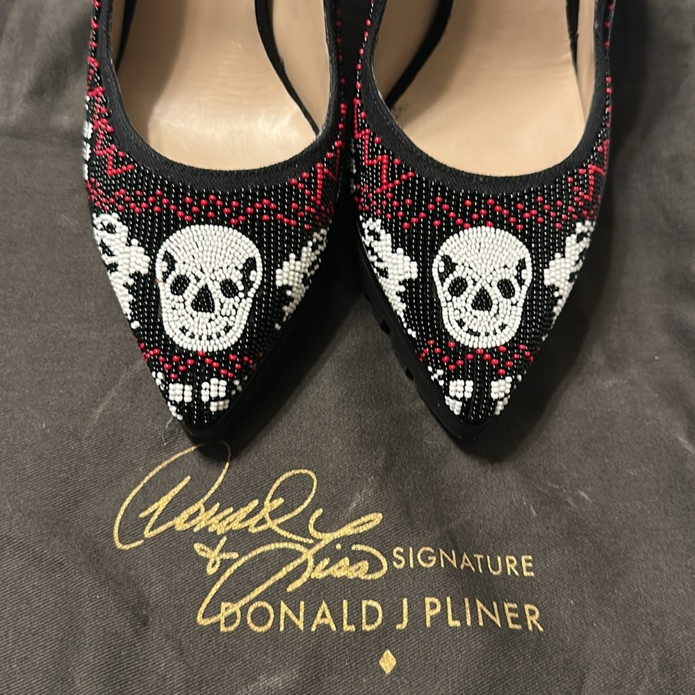 Donald Pliner & Lisa signature 3 1/2 inch beaded skull high heels never worn